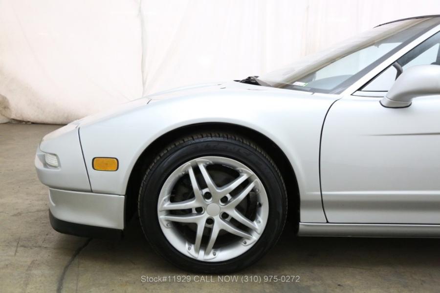 Детали экстерьера Acura NSX 1993 года  (фото 10 из 37)